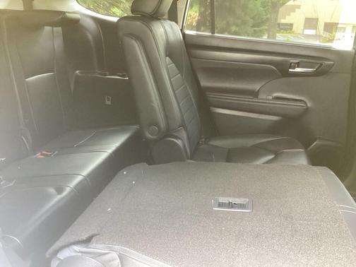 Wind Chill Pearl 2023 Toyota Highlander XLE