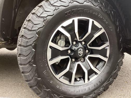 Ice Cap 2023 Toyota Tacoma SR5