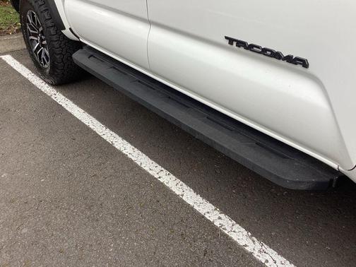 Ice Cap 2023 Toyota Tacoma SR5