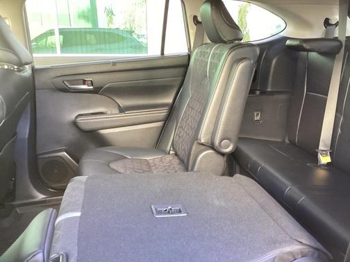 2024 Toyota Highlander Hybrid XLE