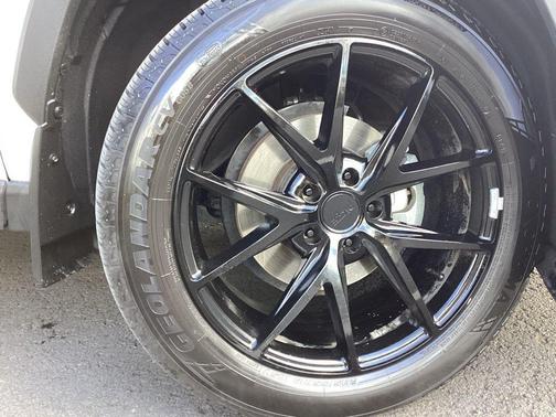 Blizzard Pearl 2021 Toyota RAV4 XLE Premium