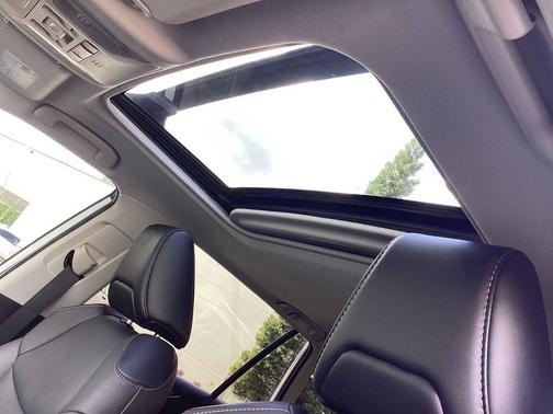 Blizzard Pearl 2021 Toyota RAV4 XLE Premium