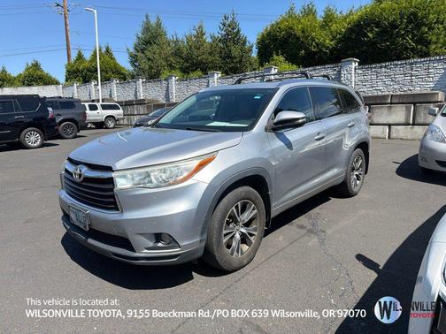 Silver Sky Metallic 2016 Toyota Highlander XLE