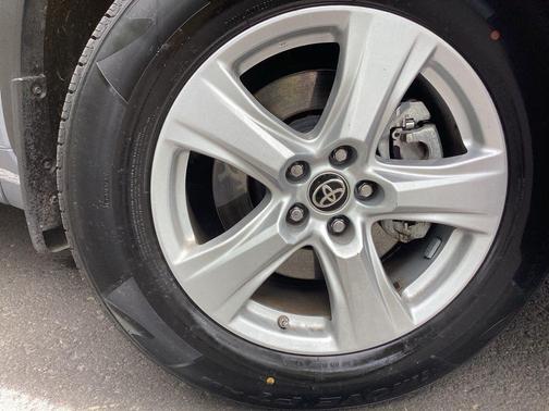 Moon Dust 2023 Toyota Highlander LE