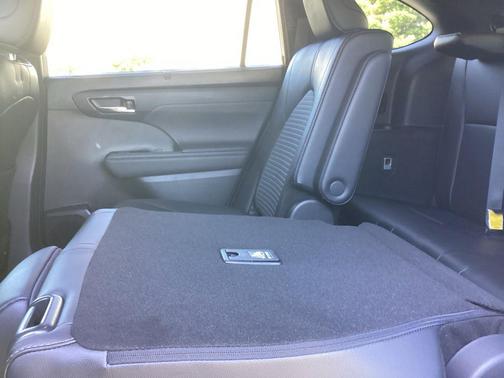 Wind Chill Pearl 2024 Toyota Highlander XSE