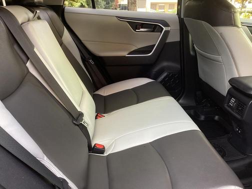 2019 Toyota RAV4 Hybrid XLE