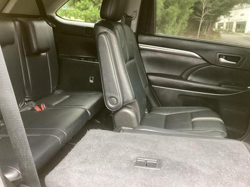 2017 Toyota Highlander SE