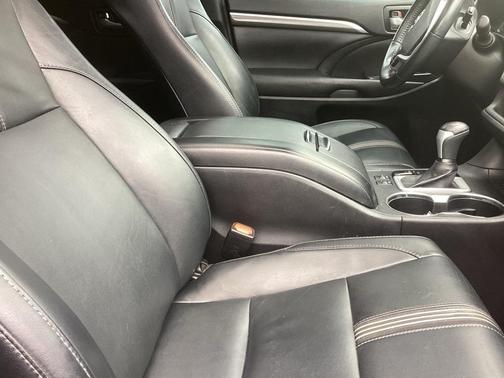 2017 Toyota Highlander SE