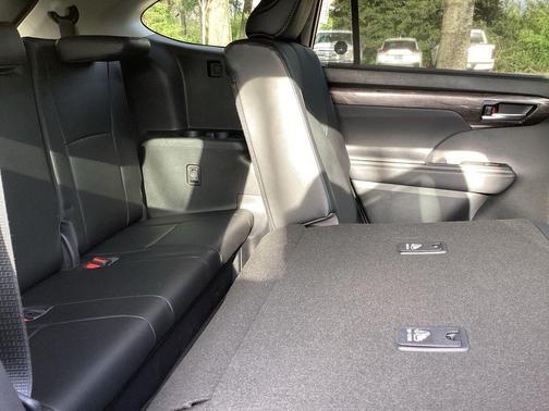 Magnetic Gray Metallic 2023 Toyota Highlander Limited