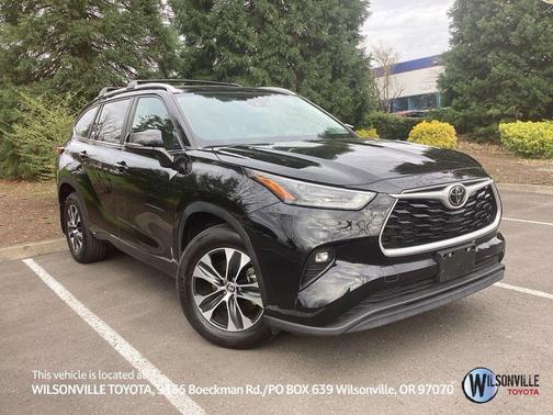 Midnight Black Metallic 2023 Toyota Highlander XLE