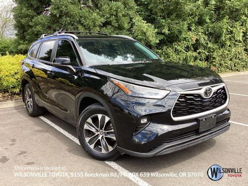 Midnight Black Metallic 2023 Toyota Highlander XLE