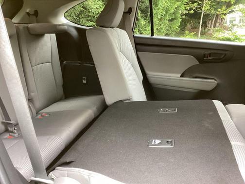Magnetic Gray Metallic 2023 Toyota Highlander LE
