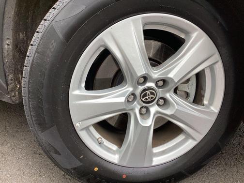 Magnetic Gray Metallic 2023 Toyota Highlander LE