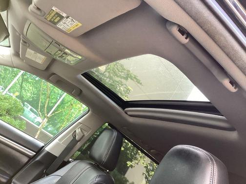 Midnight Black Metallic 2017 Toyota Highlander SE