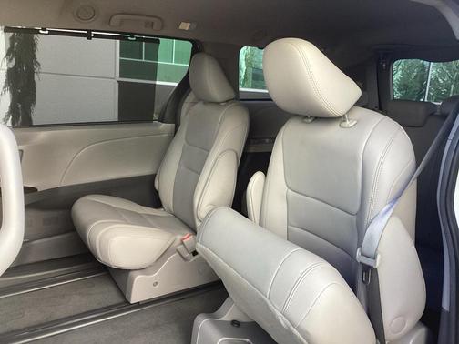 2017 Toyota Sienna XLE