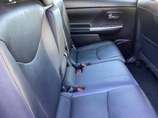 2015 Toyota Prius v Five