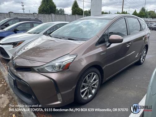 2017 Toyota Prius v Five