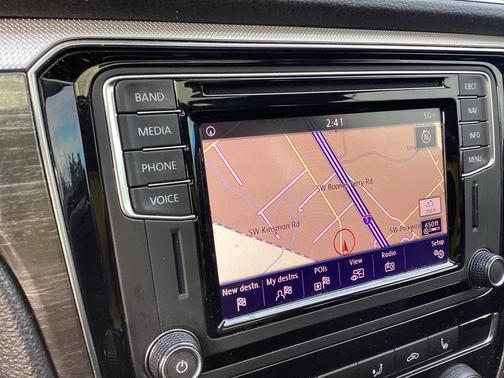 2017 Volkswagen Passat 1.8T SEL Premium