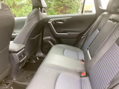 2024 Toyota RAV4 Hybrid SE