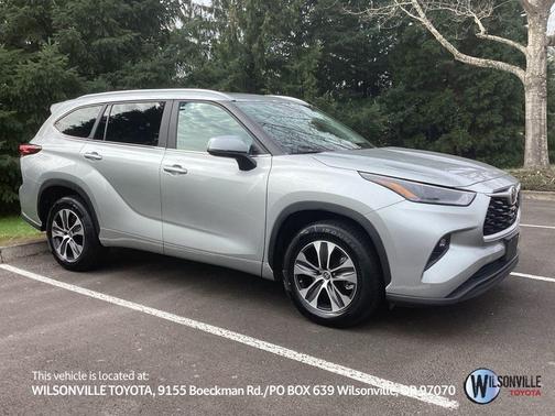 Celestial Silver Metallic 2023 Toyota Highlander XLE