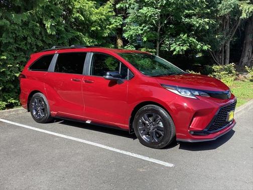 2025 Toyota Sienna XSE 7 Passenger