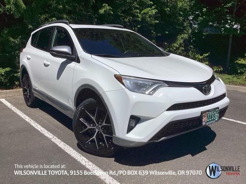 Super White 2018 Toyota RAV4 SE