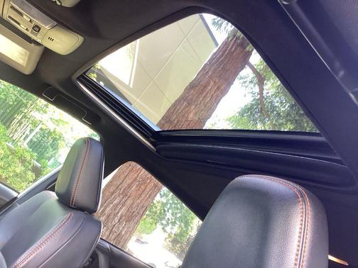 Super White 2018 Toyota RAV4 SE