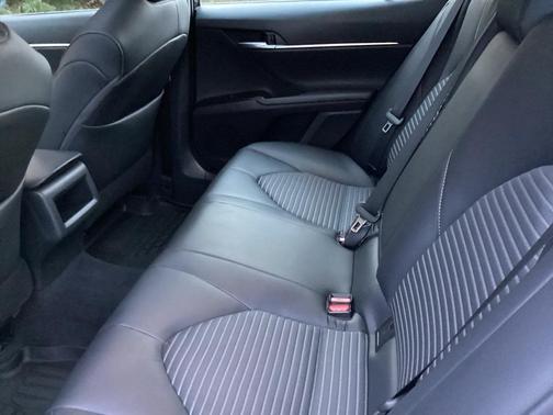 2018 Toyota Camry Hybrid SE