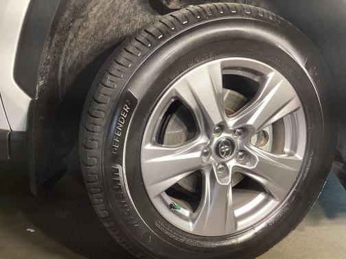 Ice Cap 2024 Toyota RAV4 Hybrid XLE