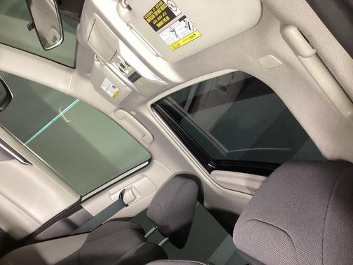Ice Cap 2024 Toyota RAV4 Hybrid XLE