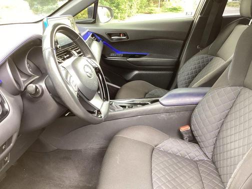 Blizzard Pearl w/Black Roof 2020 Toyota C-HR XLE