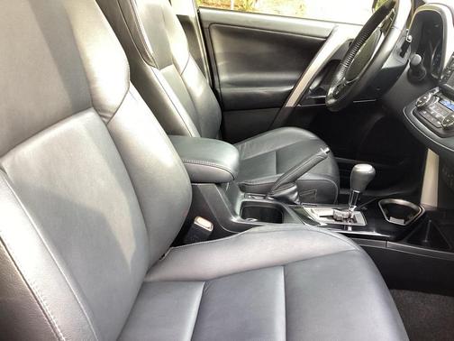 2018 Toyota RAV4 Hybrid SE