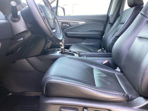 Modern Steel Metallic 2017 Honda Ridgeline RTL