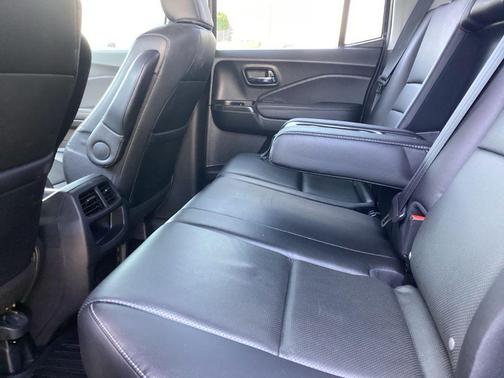 Modern Steel Metallic 2017 Honda Ridgeline RTL