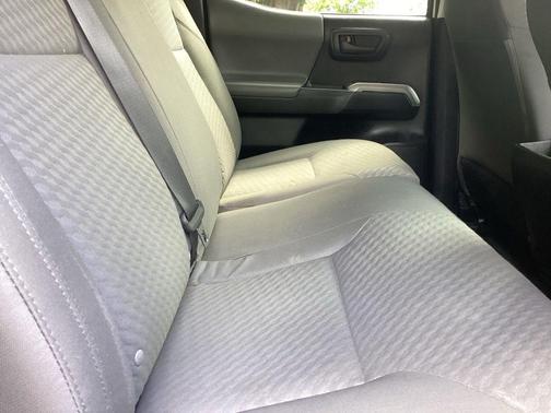 White 2022 Toyota Tacoma SR5
