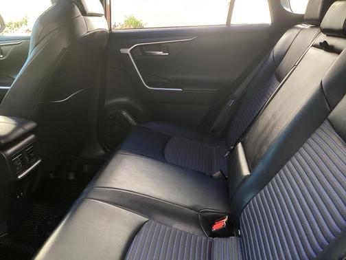 2019 Toyota RAV4 Hybrid SE