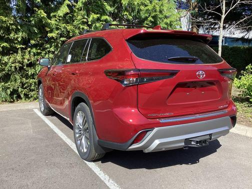 Ruby Flare Pearl 2026 Toyota Highlander Hybrid Platinum