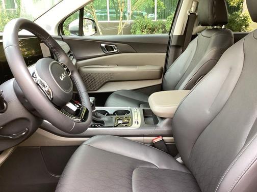Ceramic Silver 2025 Kia Carnival SX