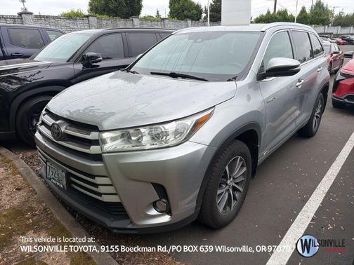 Celestial Silver Metallic 2017 Toyota Highlander Hybrid XLE