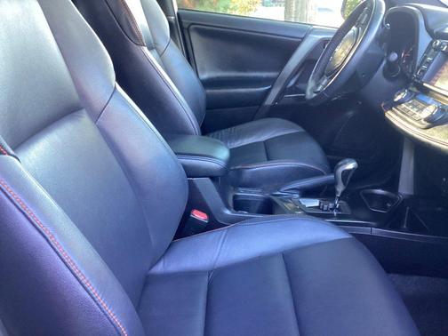 Super White 2017 Toyota RAV4 SE