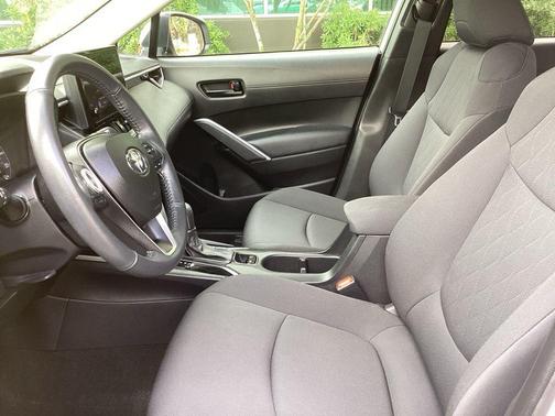 Wind Chill Pearl 2023 Toyota Corolla Cross LE