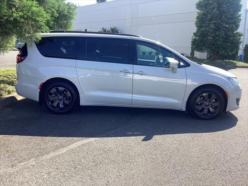 2020 Chrysler Pacifica Hybrid Limited