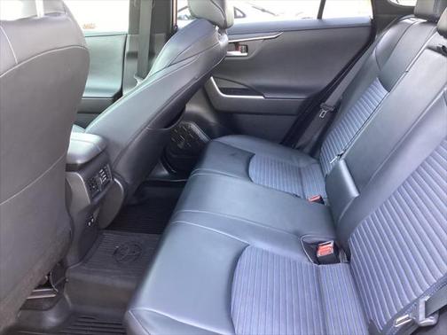 2020 Toyota RAV4 Hybrid SE
