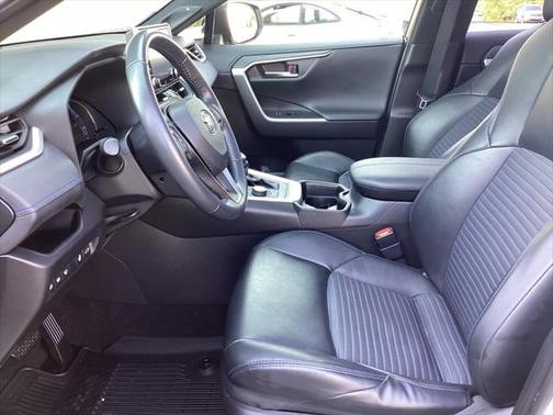 2020 Toyota RAV4 Hybrid SE