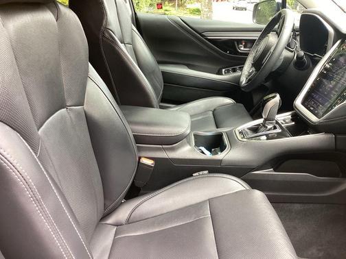 Crystal Black Silica 2025 Subaru Outback Limited