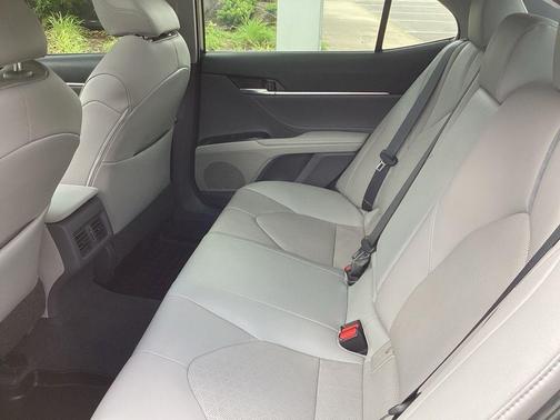 Wind Chill Pearl 2018 Toyota Camry XSE