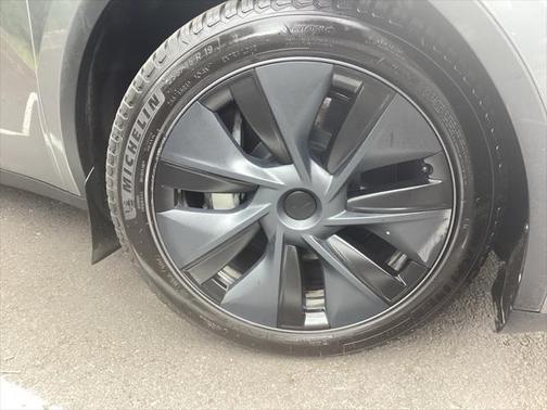 2024 Tesla Model Y Long Range Dual Motor All-Wheel Drive