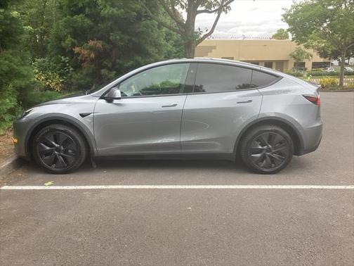 2024 Tesla Model Y Long Range Dual Motor All-Wheel Drive