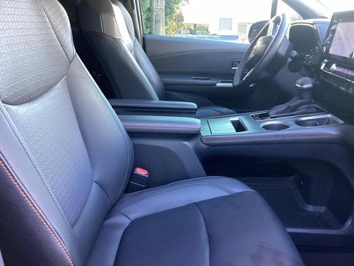 2022 Toyota Sienna XSE 7 Passenger