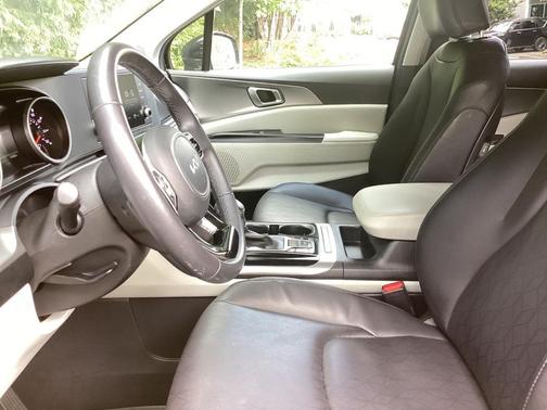 2023 Kia Carnival LX